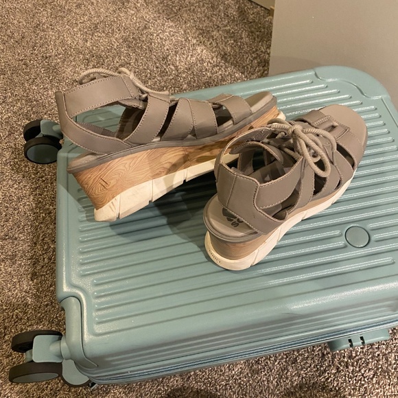 Sorel Sandal Wedges - Picture 3 of 5